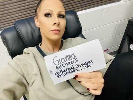 Gianna Michaels on Twitter: "I’m on LIVE NOW!!!!! @reddit_AM