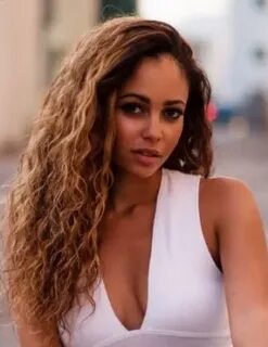 Vanessa Morgan nue, 42 Photos, biographie, news de stars LES