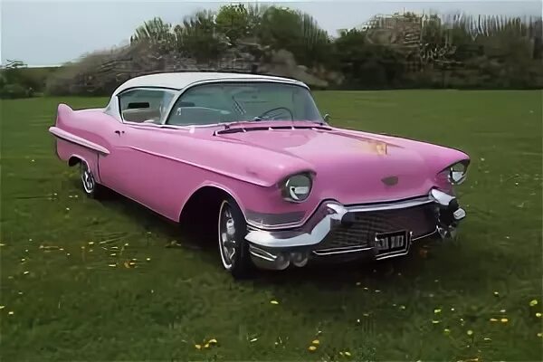 1957 CADILLAC PINK/WHITE