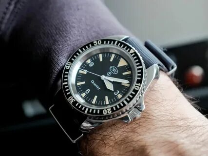 CWC 1983 Quartz Royal Navy Diver Review Two Broke Watch Snob