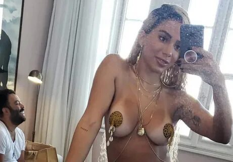 singer Anitta nude and hot ass pics, nip slips and upskirts she had on the ...