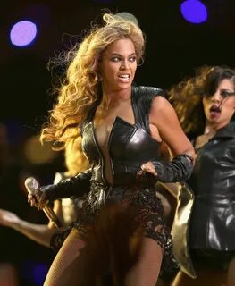 Beyonce's Super Bowl Show in 10 Fierce Photos Beyonce, Holly