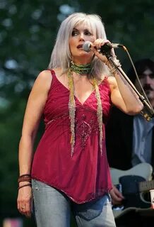 PHOTOS: Emmylou Harris' Bohemian Look Has Never Gone Out Of 