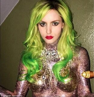 Gabi Grecko smothers her naked body in glitter for Halloween