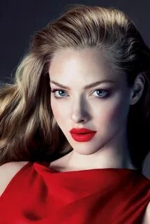 Amanda seyfried red lipstick Maquiagem clássica, Cabelo e be