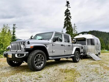 Jeep Gladiator towing an Airstream Jeep gladiator, Jeep camp