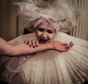 Photo by Philip Pavliger - Lucy Westerna - Vampire Bride - B