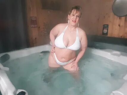 Ursula Tv di Twitter: "Hot tub fun.