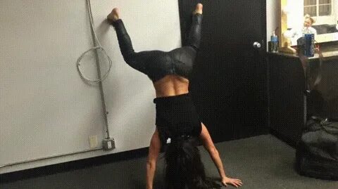 Nikki Bella twerking - GIF on Imgur