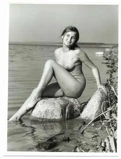 Helmut Stege (ca 1918 - 1978) - Akt, junge Frau nackt auf - 