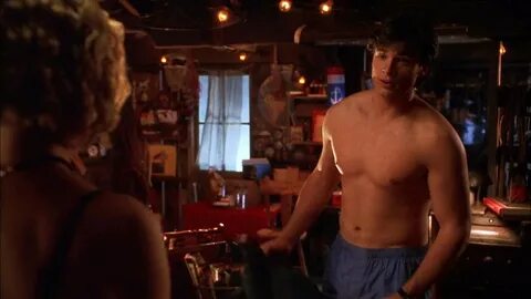 Tom Welling in "Smallville" (Ep. 5x16, 2006) - Nudi al cinem