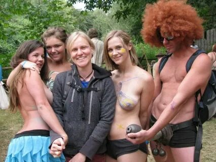 Naked girls at the Oregon Country Fair - Voyeur Jpg