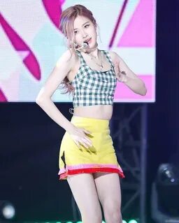 Rosé Roseanne Park of BLΛƆKPIИK 블랙핑크 - Setahunbaru