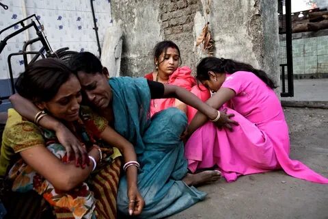 کماٹھی پورہ کے بھارتی قحبہ خانے میں سسکتی زندگیاں - ہم سب