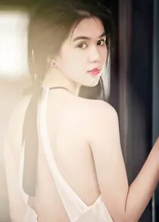 Ngọc Trinh lộ ảnh bán nude