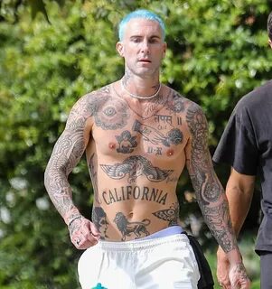 Adam Levine Shows His All Tattoos On The Naked Body - Gay-Ma