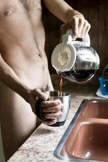 Кофе в постель мужчине.