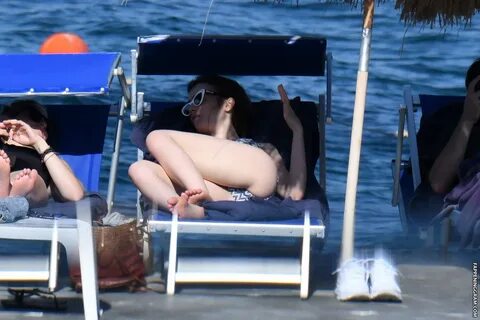 Lily Collins Nude The Fappening - Page 13 - FappeningGram