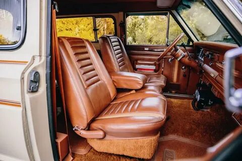 Интерьер Jeep Cherokee Laredo в кузове SJ 1983 года выпуска.