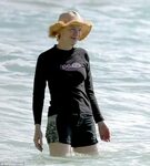 Cate Blanchett protects porcelain skin in straw hat in Vanua