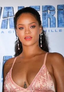 Rihanna boobs to big for dress (13:03) Adult Pictures HQ