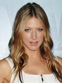 Jes Macallan * Größe, Gewicht, Maße, Alter, Biographie, Wiki