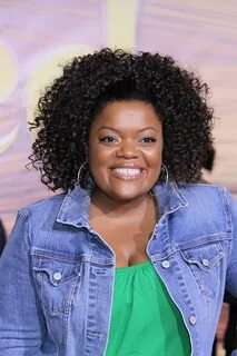 Yvette Nicole Brown at the World Premiere of TANGLED - Assig