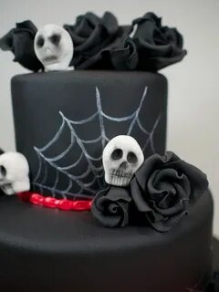 Gothic birthday cake Gothic birthday cakes, Gothic cake, Got