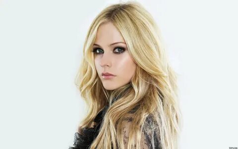 Красотка avril lavigne белокурая певица Обои на рабочий стол