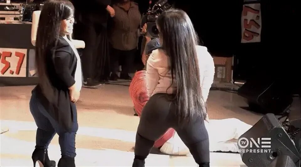 Twerk twerking little women GIF - Find on GIFER