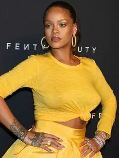 Famous Females Twitterissä: "Rihanna's big pierced tits on d