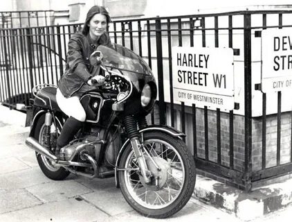 THE 70s BIKER CHICK - Australian Motorcycle News