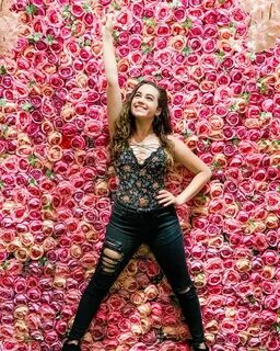 Mary Mouser Sexy (8 Photos) .