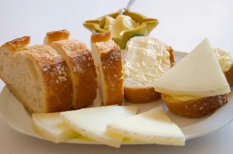 Bread with garlic-oil and pasteurized tender cheese Las Terc