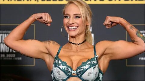 BoxingEbanie Bridges' sexiest weigh-in: On the scales in her