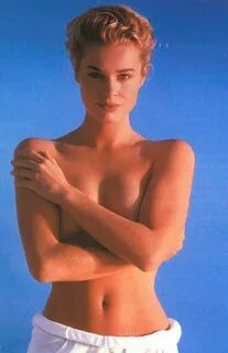 Rebecca Romijn, la actriz que se desnudó como la mutante Mís