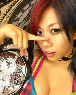 Video - Wardrobe malfunction at WWE: Asuka suffers nip slip 