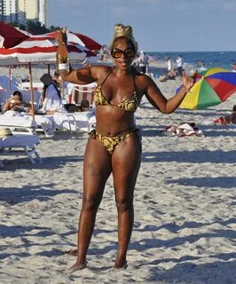 MARY J. BLIGE in Bikini at a Beach in Miami 12/11/2021 - Haw