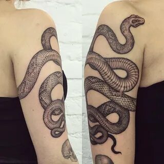 Татуировка змея на плече (67 фото)