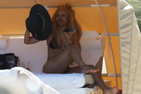 Erykah Badu Shows Off Her Bikini Body And Henna Tattoos On T