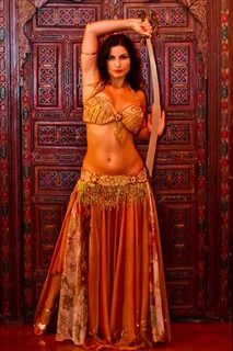 lovely 3 any body know who this is? Belly dance outfit, Bell