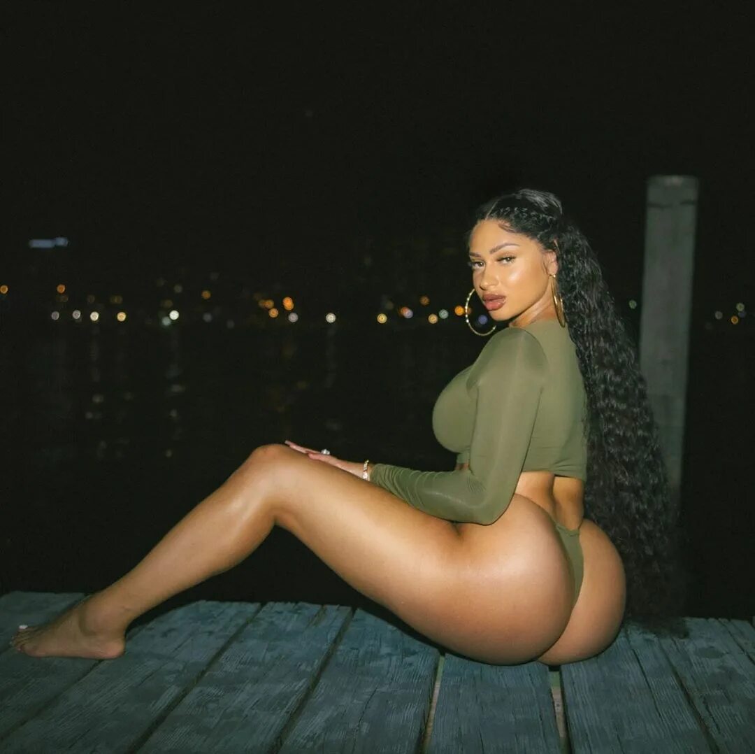 Tori Hughes on Instagram: "My fav color Green, what’s your’s.