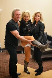 © 2023 Theresa Caputo.