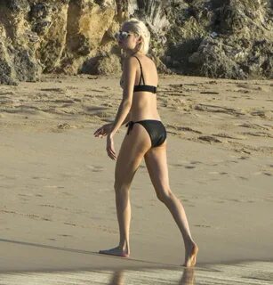 nina-nesbitt-in-bikini-at-a-beach-in-barbados-12-10-2016_9 -