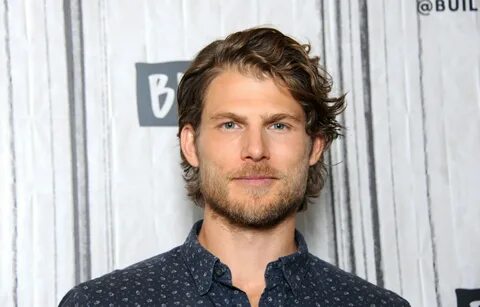 Everything to know about YOU star Travis Van Winkle - DailyN