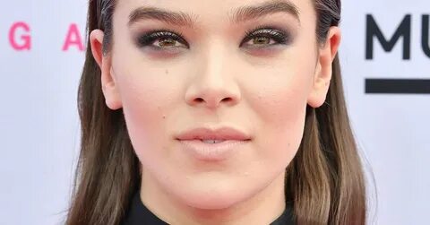 Billboard Music Awards 2017: Hailee Steinfeld Wears Silver S