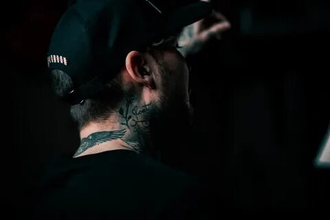 Neck tattoos for men, a lot of possibilities and meanings Ta
