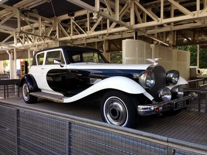 Disneyland Paris Cruella Deville's Car