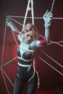 Spider-Gwen cosplay