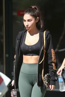 Most Shocking Celebrity Camel Toe Pics in Bikini 13.